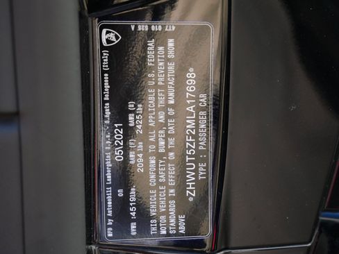 Used 2021 Lamborghini Huracan EVO image 24