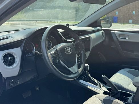 Used 2017 Toyota Corolla LE FWD image 12