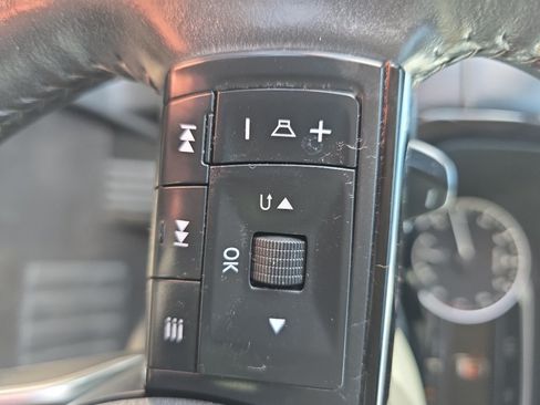 Used 2023 Nissan Pathfinder SL w/ Lighting Package (N92) FWD image 19
