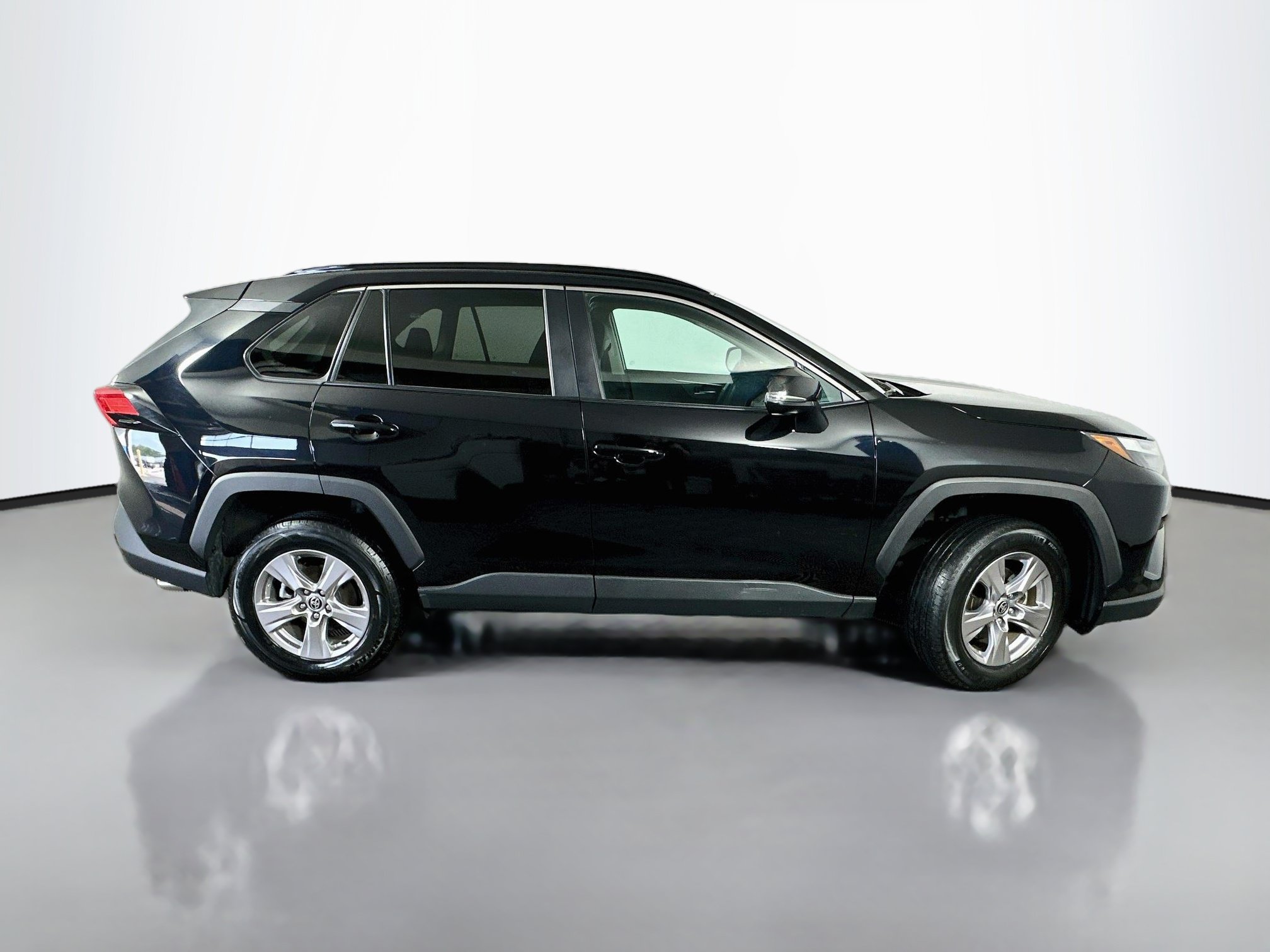 Used 2025 Toyota RAV4 XLE FWD image 8