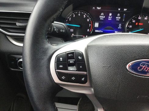 Used 2022 Ford Explorer XLT w/ Equipment Group 202A image 17