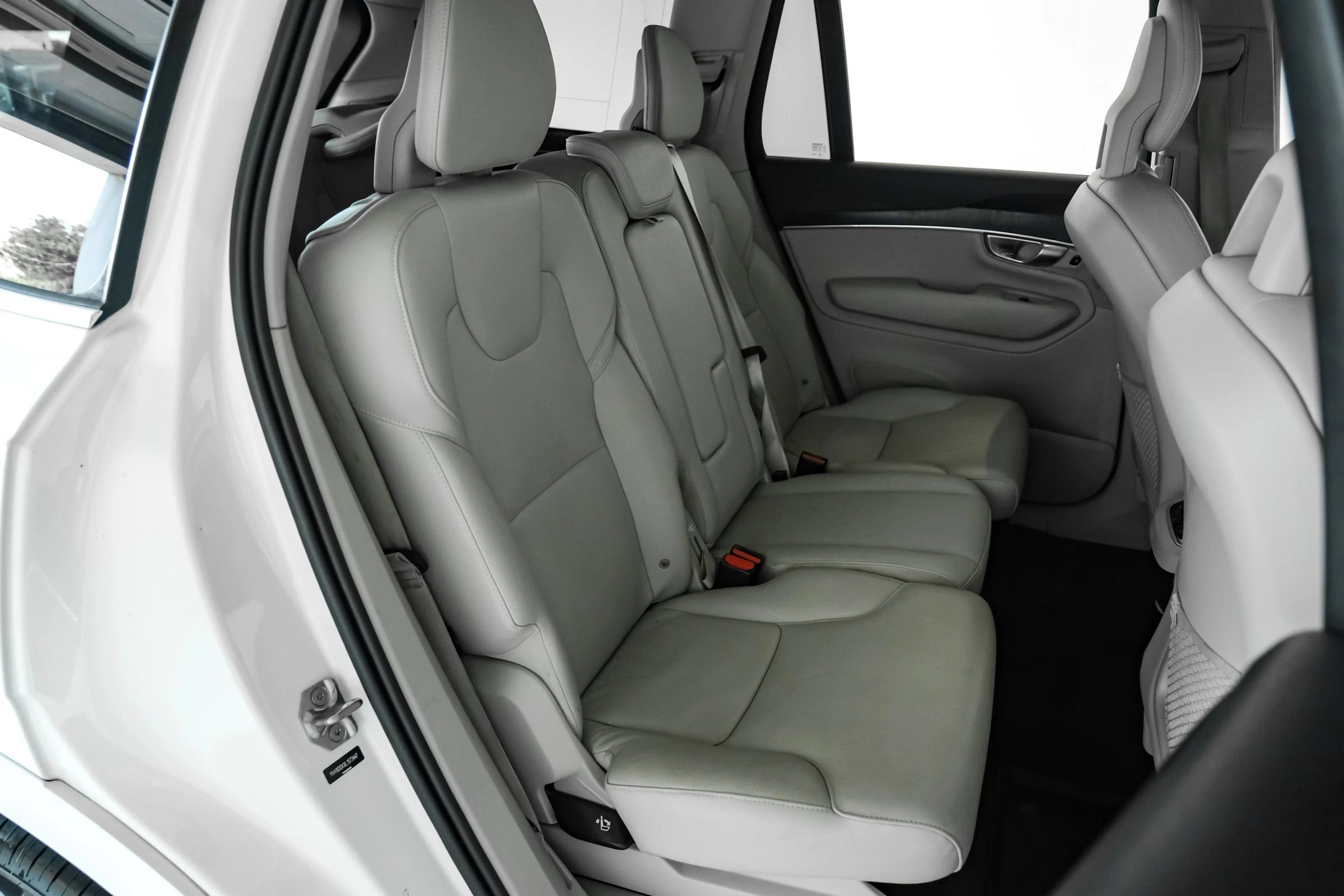 Used 2020 Volvo XC90 T5 Momentum w/ Protection Package Premier FWD image 27
