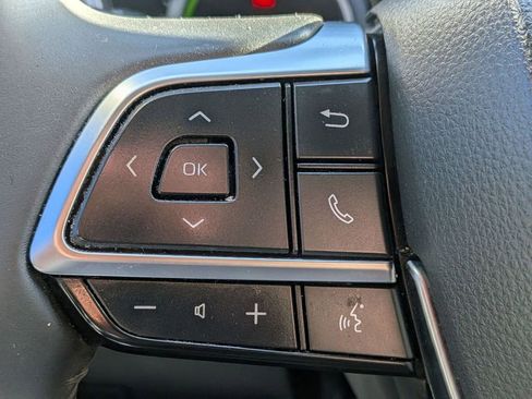 Used 2021 Toyota Highlander XLE AWD/4WD image 21