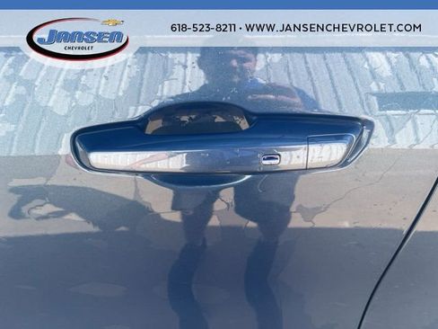 Used 2025 Buick Enclave Preferred image 9