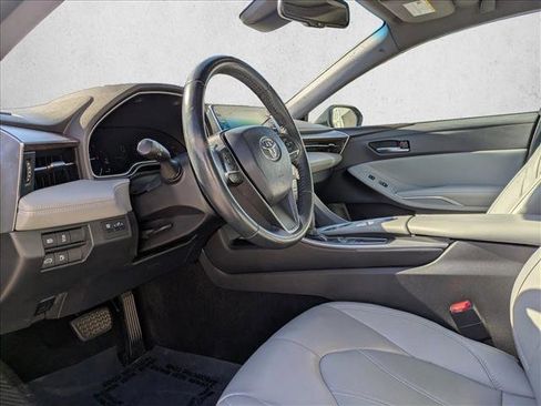 Used 2019 Toyota Avalon XLE image 9