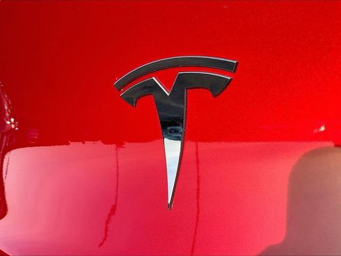 Used 2022 Tesla Model Y Long Range image 18