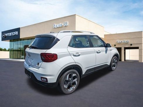 Used 2026 Hyundai Venue SEL FWD image 4