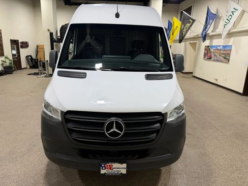 Used 2021 Mercedes-Benz Sprinter 3500 image 3