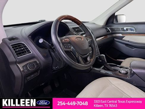 Used 2018 Ford Explorer Platinum image 10
