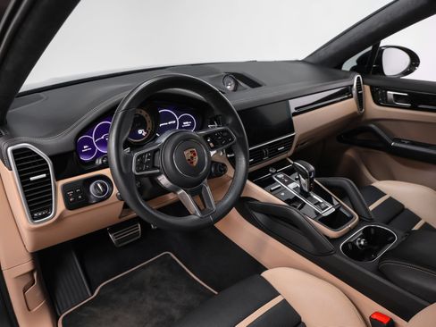 Certified 2023 Porsche Cayenne GTS AWD/4WD image 4