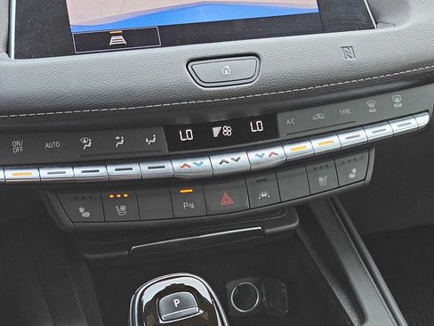 Used 2021 Cadillac XT4 Premium Luxury FWD image 18