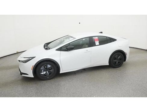 New 2026 Toyota Prius SE image 2