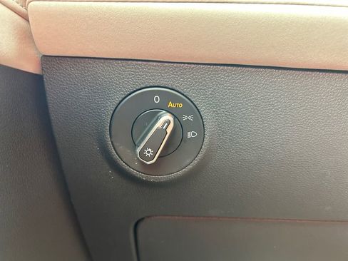 New 2025 Volkswagen Taos SE image 20