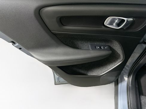 Used 2023 Volvo XC40 B4 Ultimate FWD image 25