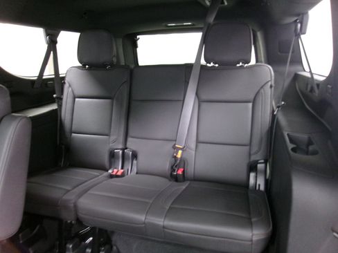 Certified 2023 Chevrolet Suburban High Country AWD/4WD image 10