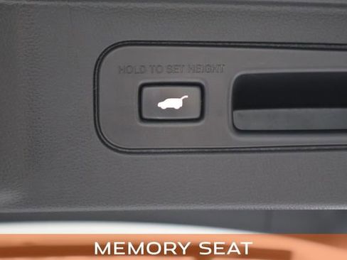Used 2025 Honda Pilot Black Edition image 15