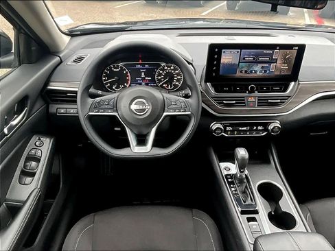 Used 2025 Nissan Altima 2.5 SV w/ SV Special Edition Package image 17