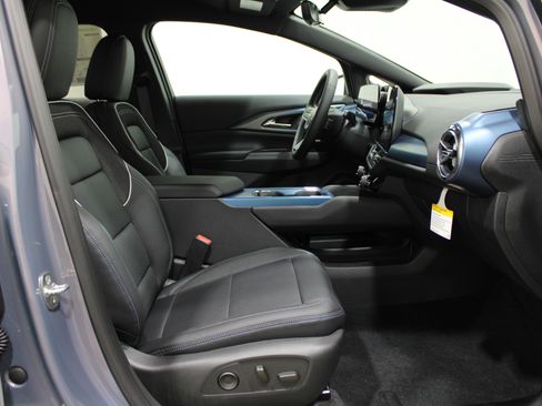 New 2026 Chevrolet Equinox EV LT image 32