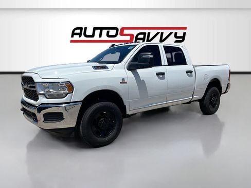 Used 2024 RAM 2500 Tradesman w/ Chrome Appearance Group AWD/4WD image 3