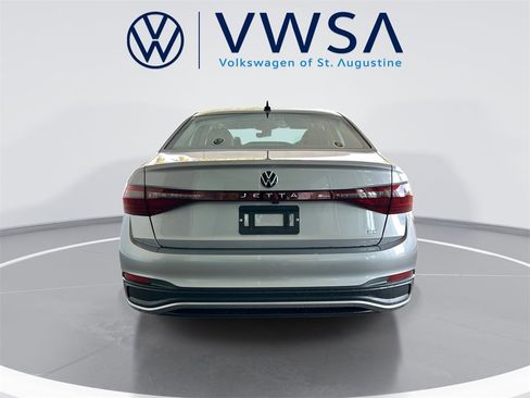 New 2026 Volkswagen Jetta SE image 7