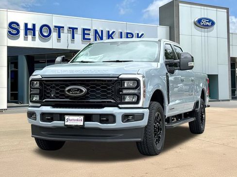 New 2026 Ford F250 Lariat w/ Black Appearance Package AWD/4WD image 3