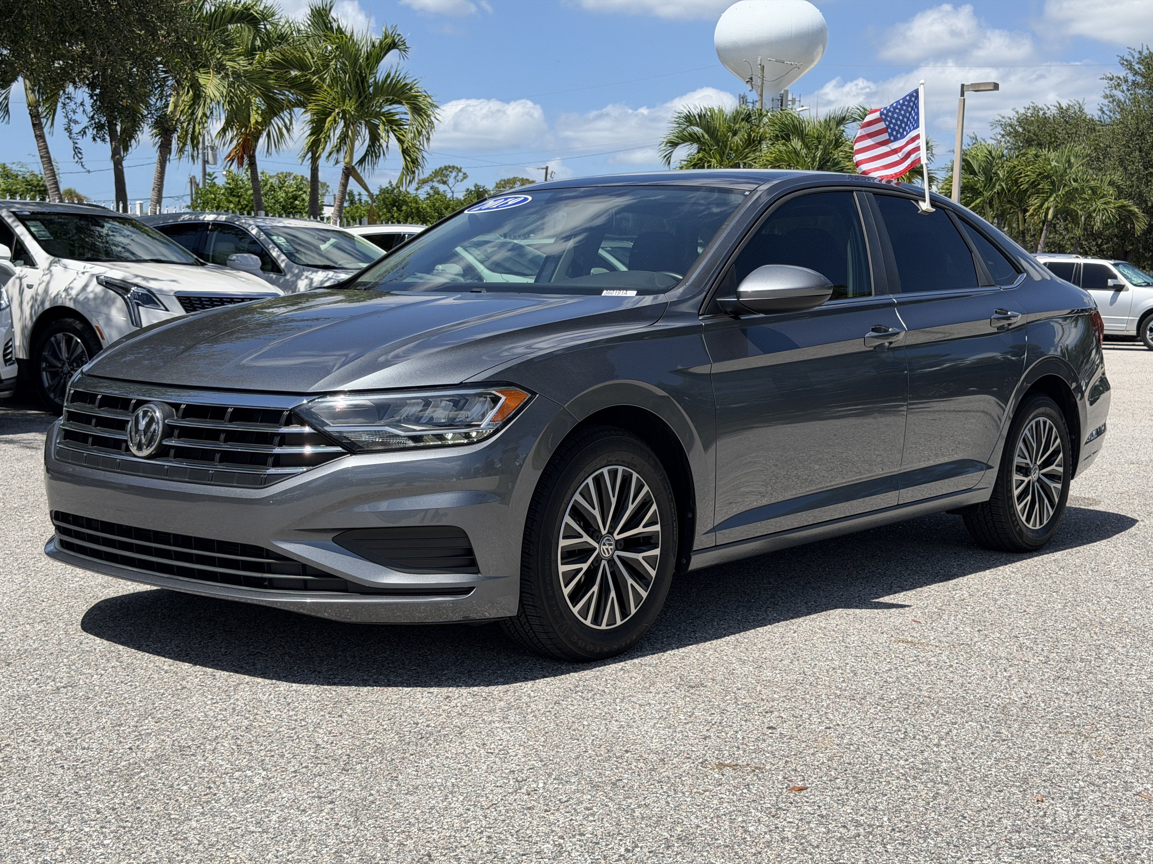 Used 2019 Volkswagen Jetta SE w/ Cold Weather Package FWD image 3