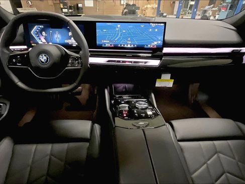 New 2025 BMW i5 eDrive40i w/ Premium Package image 5