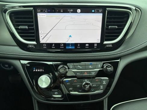 New 2027 Chrysler Pacifica Limited FWD image 32