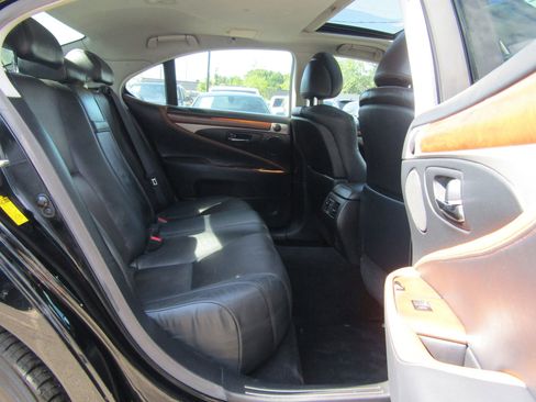 Used 2013 Lexus LS 460 AWD w/ Comfort Pkg image 14