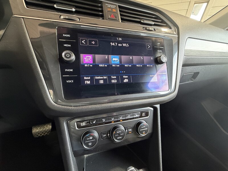 Used 2019 Volkswagen Tiguan SE AWD/4WD image 18