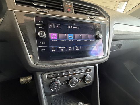 Used 2019 Volkswagen Tiguan SE AWD/4WD image 18