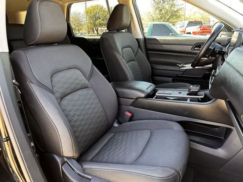 Used 2024 Nissan Pathfinder SV image 24