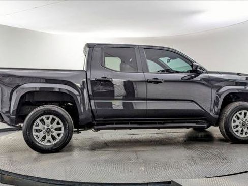 Used 2025 Toyota Tacoma SR image 9