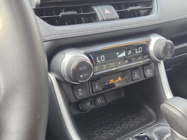 Used 2024 Toyota RAV4 XLE AWD/4WD image 29