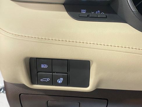 Used 2021 Toyota Highlander Limited AWD/4WD image 28