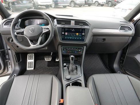 Certified 2024 Volkswagen Tiguan SE R-Line image 22
