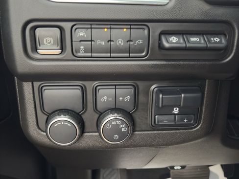 Used 2021 Chevrolet Tahoe Premier w/ Premium Package RWD image 28