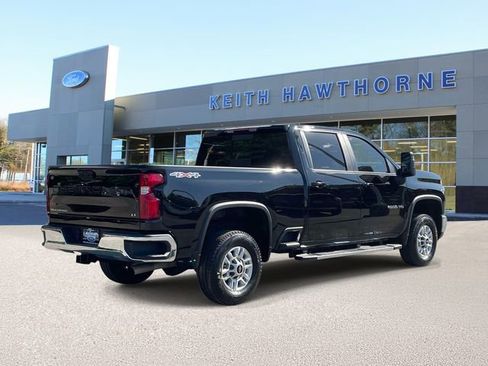 Used 2024 Chevrolet Silverado 2500 LT w/ Convenience Package image 6