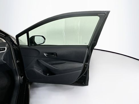 Used 2025 Toyota Corolla LE image 31