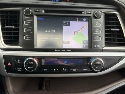 Certified 2018 Toyota Highlander XLE AWD/4WD image 15