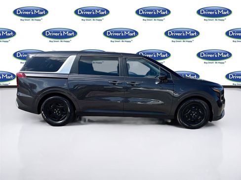 Used 2025 Kia Carnival FWD image 8