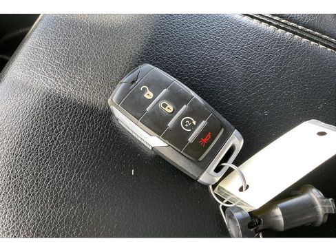 Used 2019 RAM 1500 Laramie AWD/4WD image 14