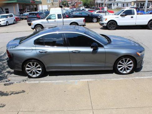 Used 2021 Volvo S60 T5 Momentum image 8