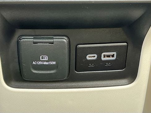Used 2023 GMC Acadia Denali w/ Denali Ultimate Package AWD/4WD image 27