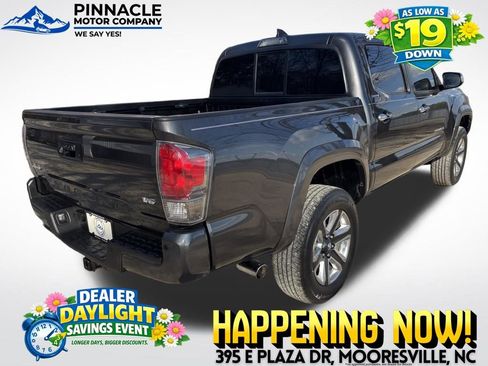 Used 2016 Toyota Tacoma Limited w/ Exterior Package image 3