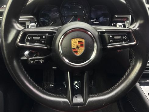 Used 2023 Porsche Macan AWD/4WD image 56