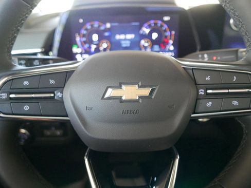 Used 2025 Chevrolet Suburban High Country AWD/4WD image 12