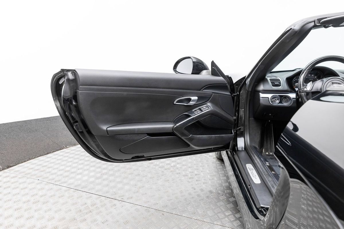 Used 2014 Porsche Boxster RWD image 13
