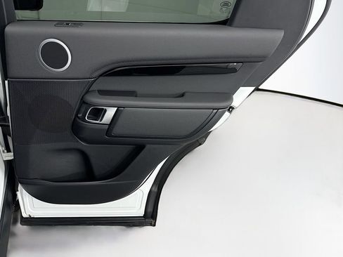 Certified 2025 Land Rover Discovery S image 26