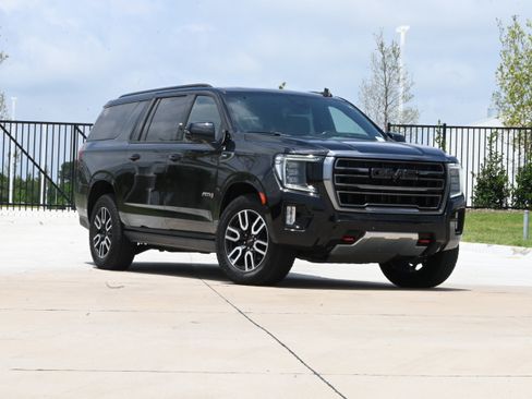 Used 2023 GMC Yukon XL AT4 w/ AT4 Premium Package AWD/4WD image 2